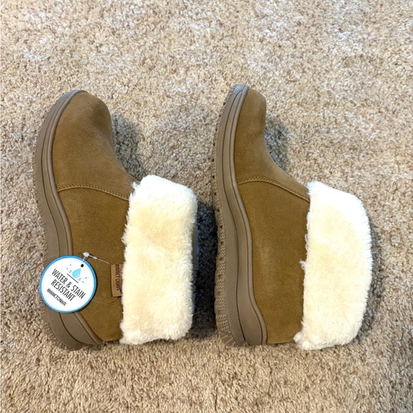 Minnetonka Cozy Brown Faux Fur Lined Ankle Boots - Picture 2 of 6